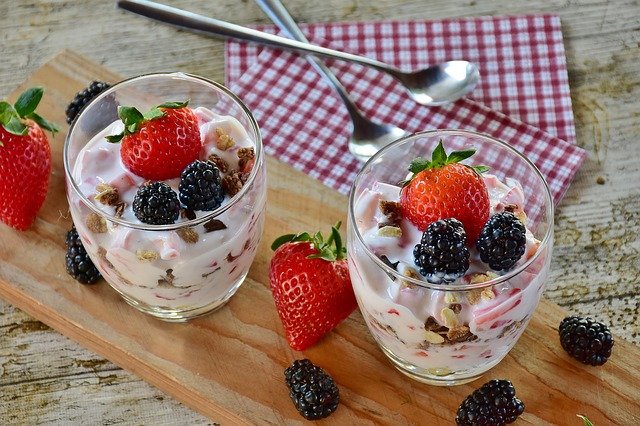 Quick and Healthy Snacks - Berries Yogurt