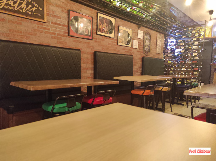 LaMija_Chairs_and_Tables